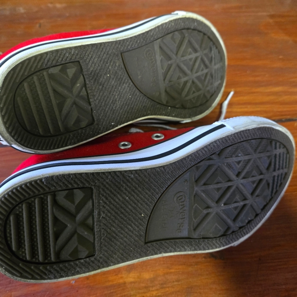 Red Converse Unisex Sneaker Shoes - Size 13 Kids (8, 9 Year Olds) - Picture 5 of 6
